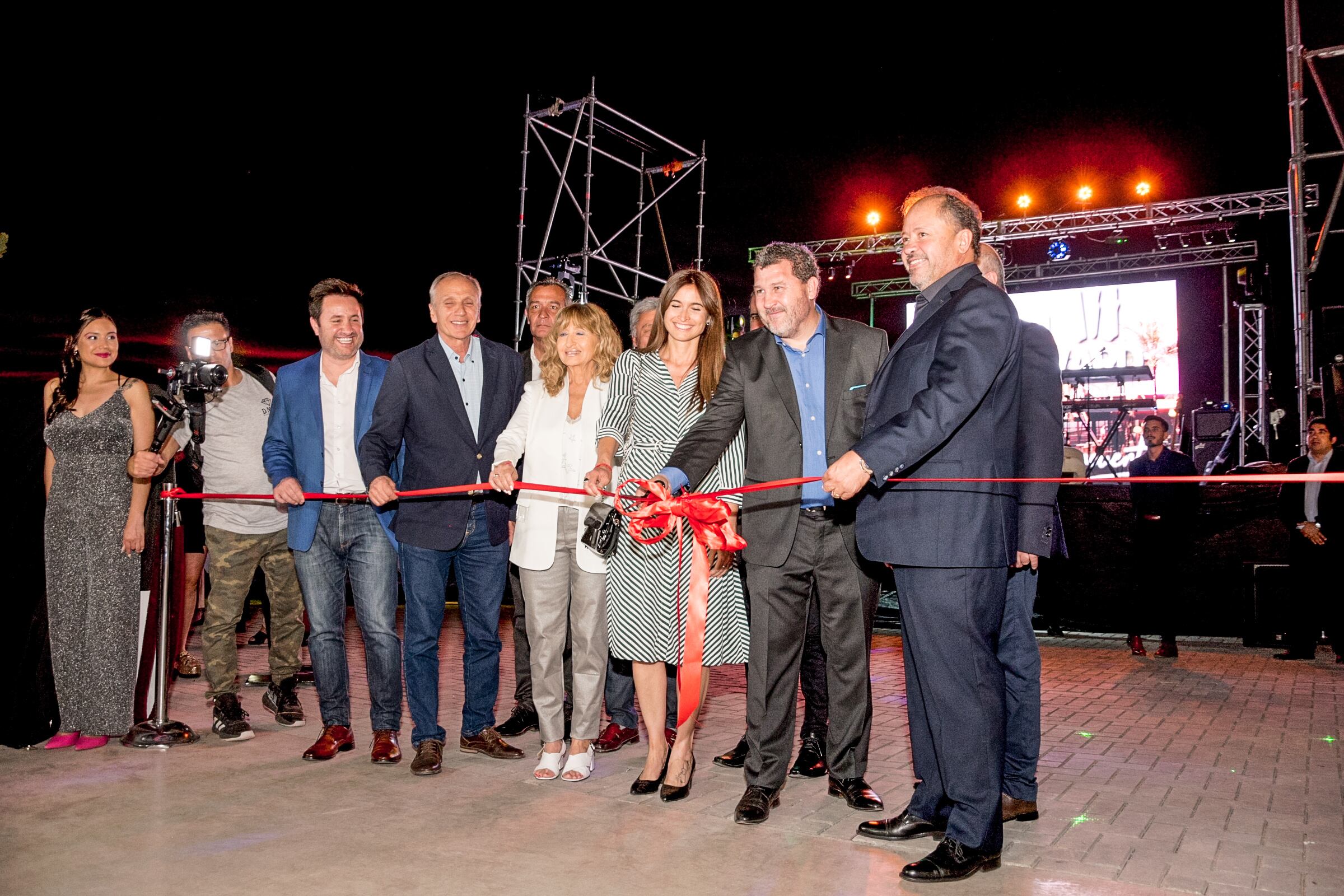 Corte de cinta en la inauguración de Totem Boulevard
PH: Romi Abel