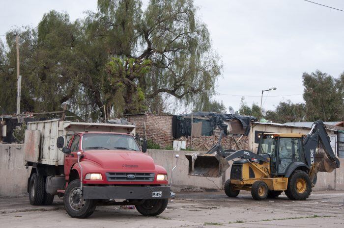 Se retiraron casi 800 toneladas de basura del dique Papagayos y las autoridades piden a la población cuidar el medio ambiente. / Foto: Prensa Gobierno de Mendoza