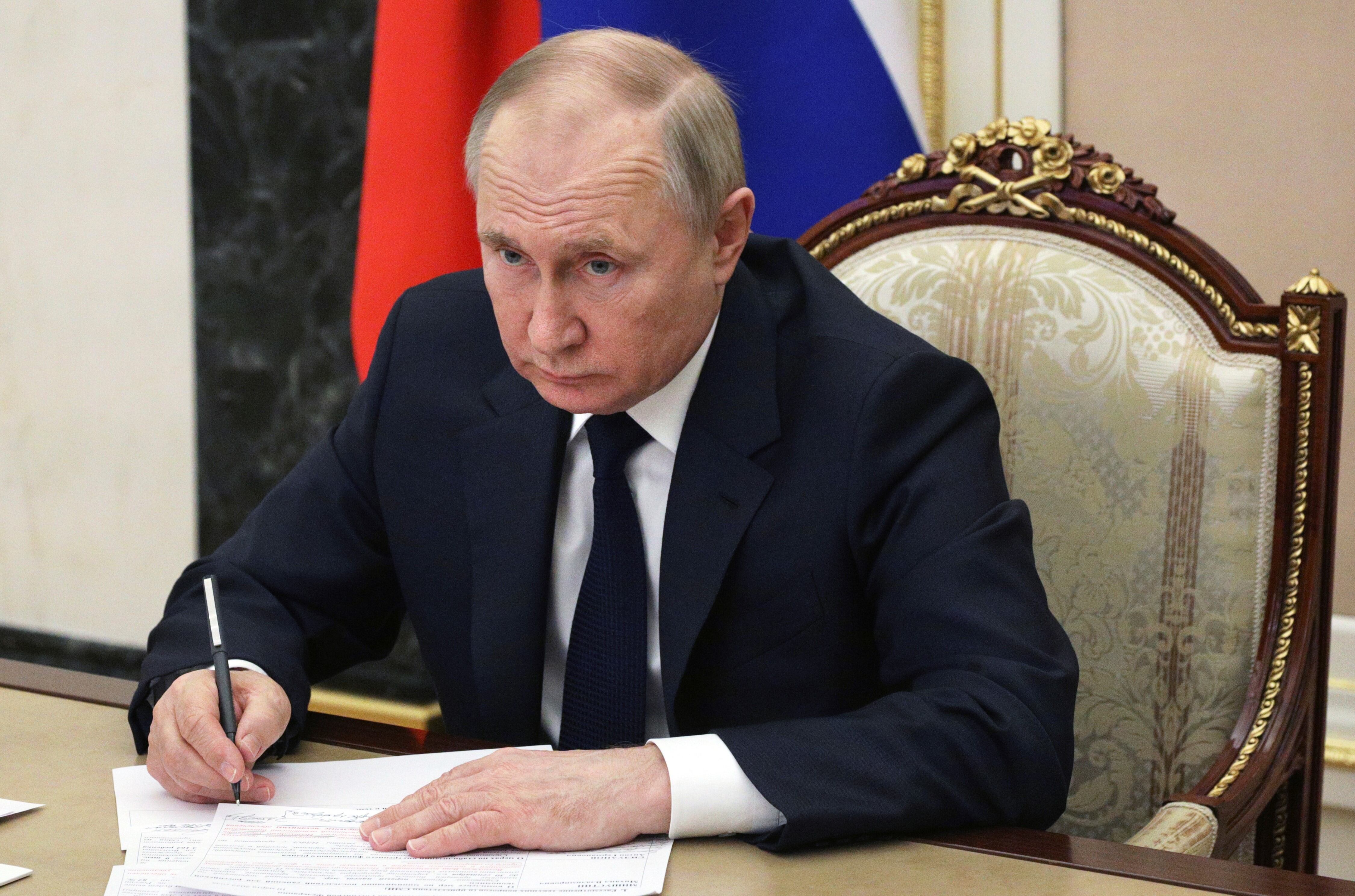 El gobierno de Putin iniciará acciones legales contra Meta, casa matriz de Facebook e Instagram, por haber flexibilizado sus reglas sobre mensajes violentos destinados al ejército y a los dirigentes rusos. (AP)