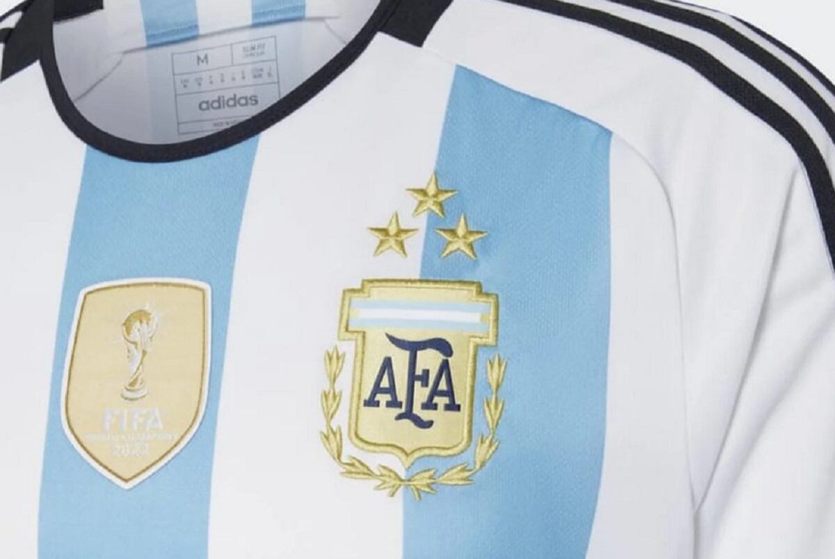 Camiseta de la Selección Argentina con tres estrellas (Adidas)