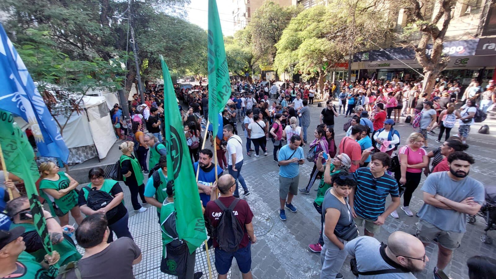 Comenzó una nueva marcha del Polo Obrero por Ciudad. / Foto: Claudio Gutiérrez.