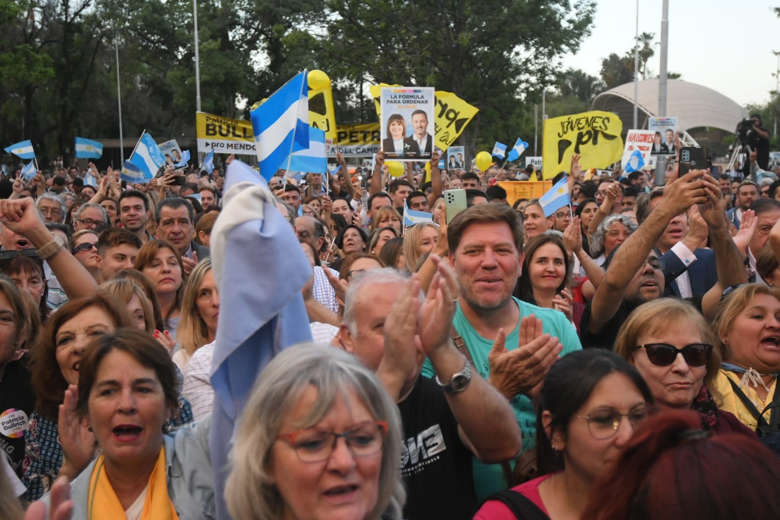 Patricia Bullrich, la candidata presidencia de Juntos por el Cambio, encabezó un acto de campaña en el Parque O'Higgins. Foto: José Gutiérrez.