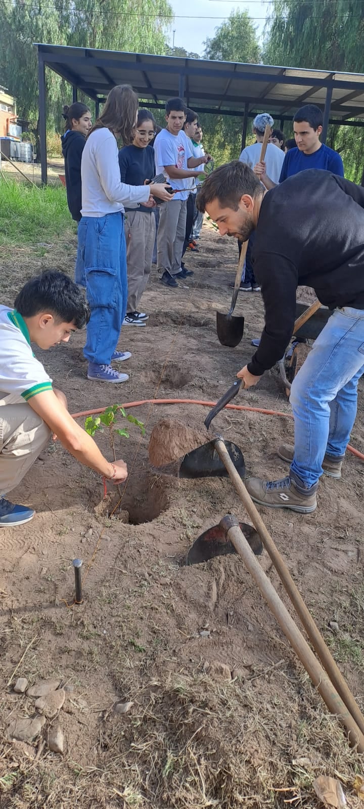 Irrigación y el Liceo Agrícola avanzan en la implementación de riego subsuperficial con efluente gris. Foto: Prensa Irrigación.