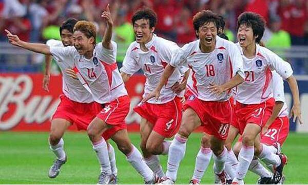 Curiosidades mundiales: El arquero que dio la vuelta al mundo en barco para discutir un gol anulado a un árbitro. Foto: Twitter @historiayfut