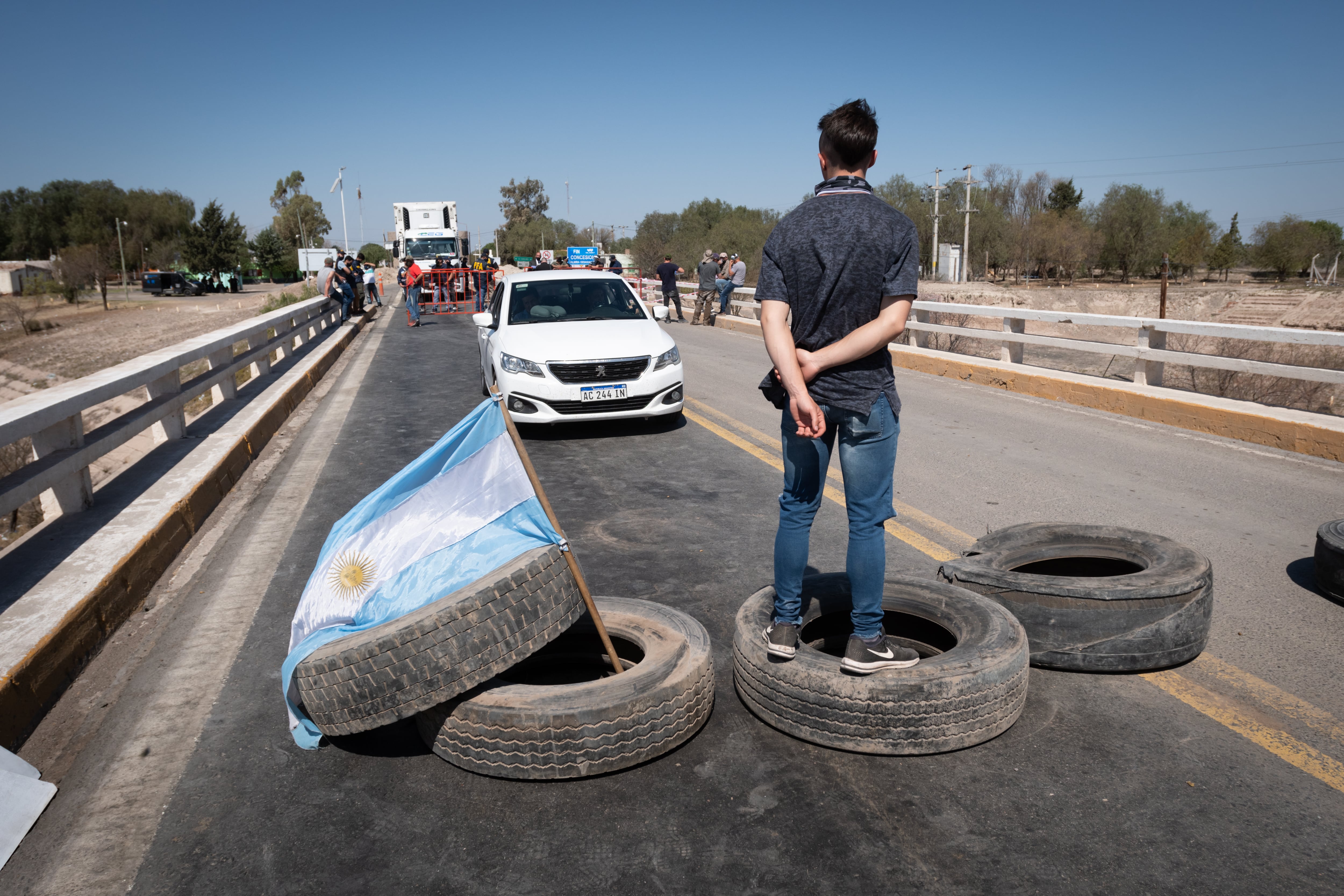 Cortaron en su totalidad la circulación de la Ruta Nacional 7 con algunas cubiertas.