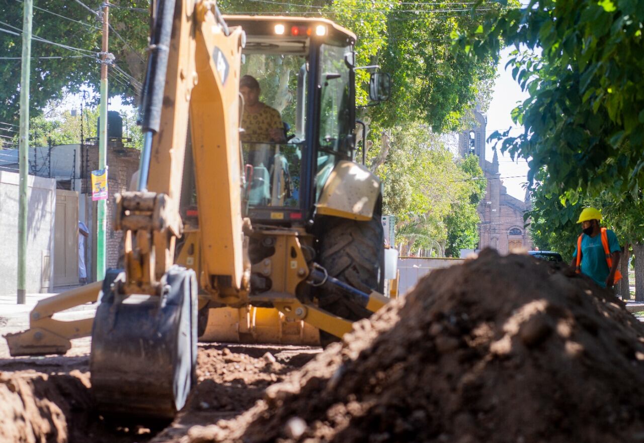 Obras de saneamiento y conexión cloacal para varias zonas de Maipú.