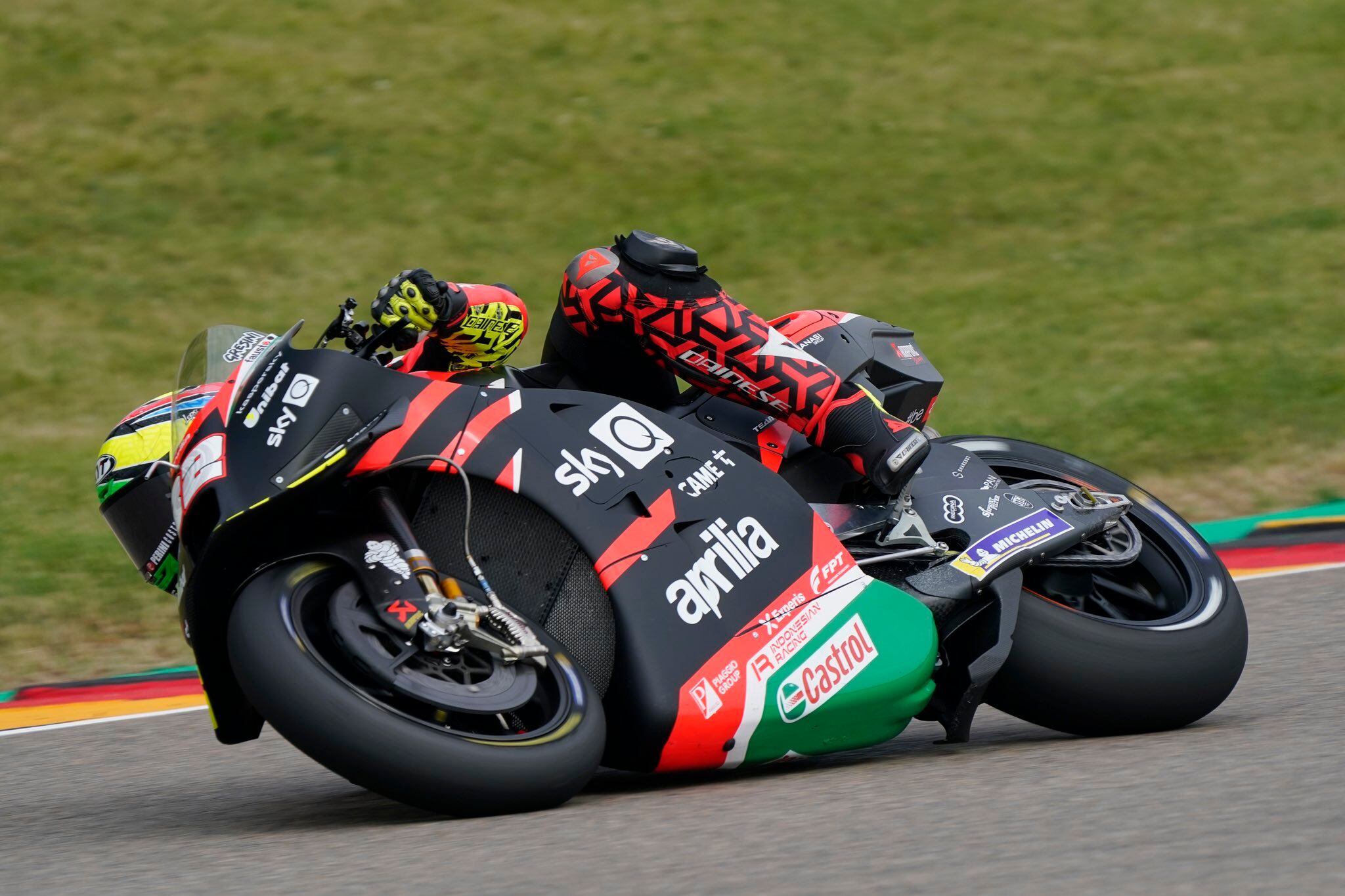 Savadori lideró los entrenamientos de MotoGP bajo la lluvia