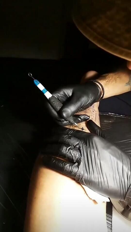 Juan Manuel es uno de los primeros tatuadores que se inclinó por en Handpoke en Mendoza.