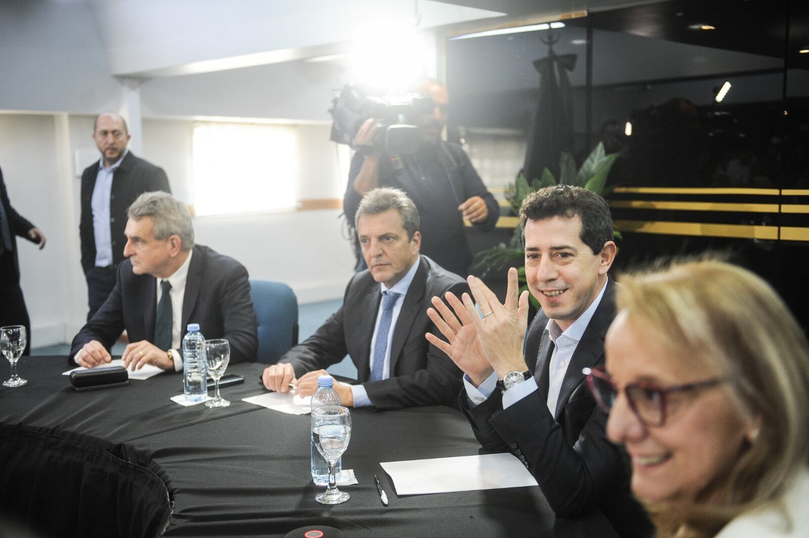 Los gobernadores oficialistas se reunieron en el CFI con la fórmula presidencial de Unión por la Patria y designaron a Eduardo Wado de Pedro como jefe de campaña. Foto: Federico López Claro