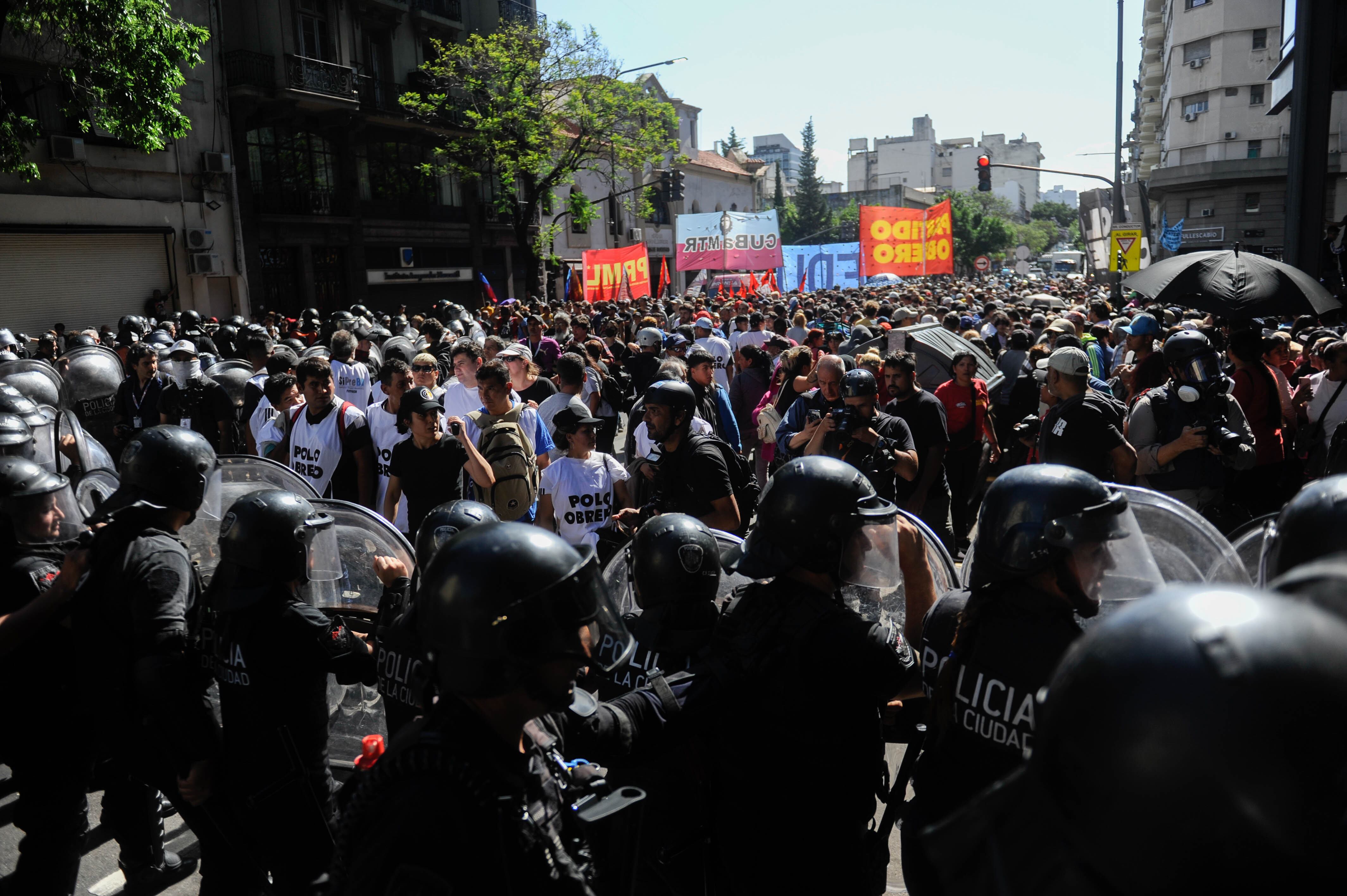 Marhca de agrupaciones sociales a plaza de mayo Argentina
Partido Obrero
Foto Federico Lopez Claro