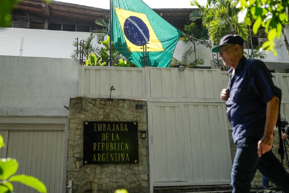 La residencia diplomática, que ahora está bajo la protección de Brasil tras el cambio de gobierno en Argentina (Foto: Infobae)