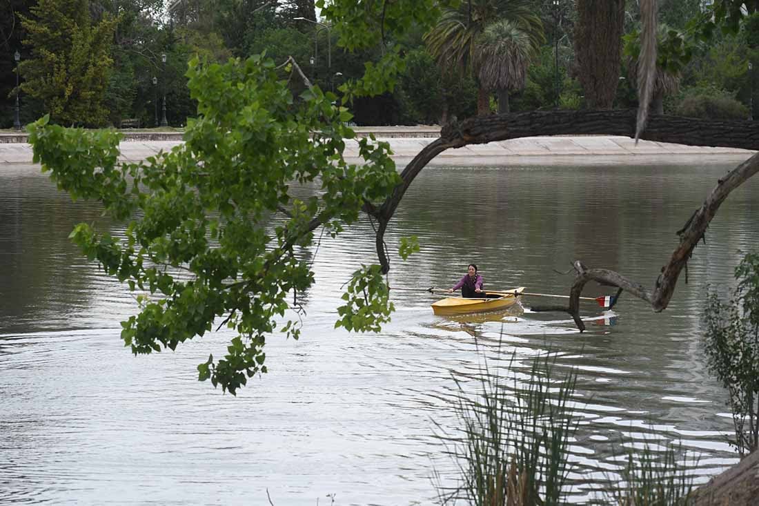 Filippo insiste con su idea de que La Cuyanita vuelva al lago del parque San Martín. Foto: Archivo / Los Andes.