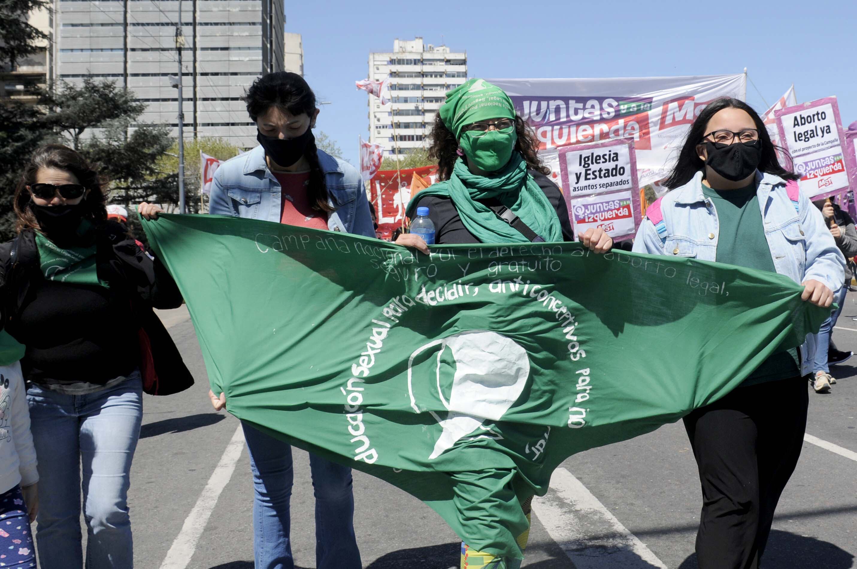 Diversas organizaciones se manifestaron en La Plata por el Derecho al Aborto Legal, Seguro y Gratuito.