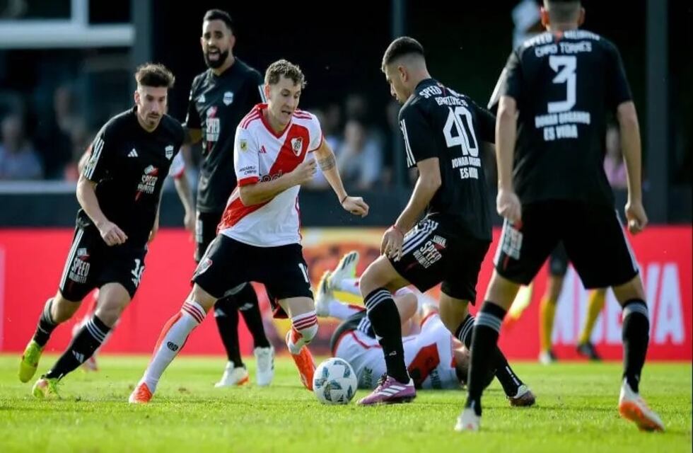 Histórico Con Un Golazo De Cabeza Y Un Tanto De Penal Riestra Sorprendió Y Derrotó 2 0 A River