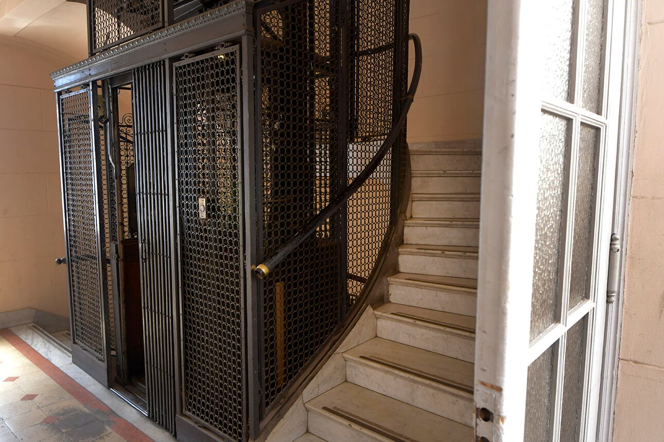 Detalle del elevador del Pasaje San Martín. Foto: Orlando Pelichotti