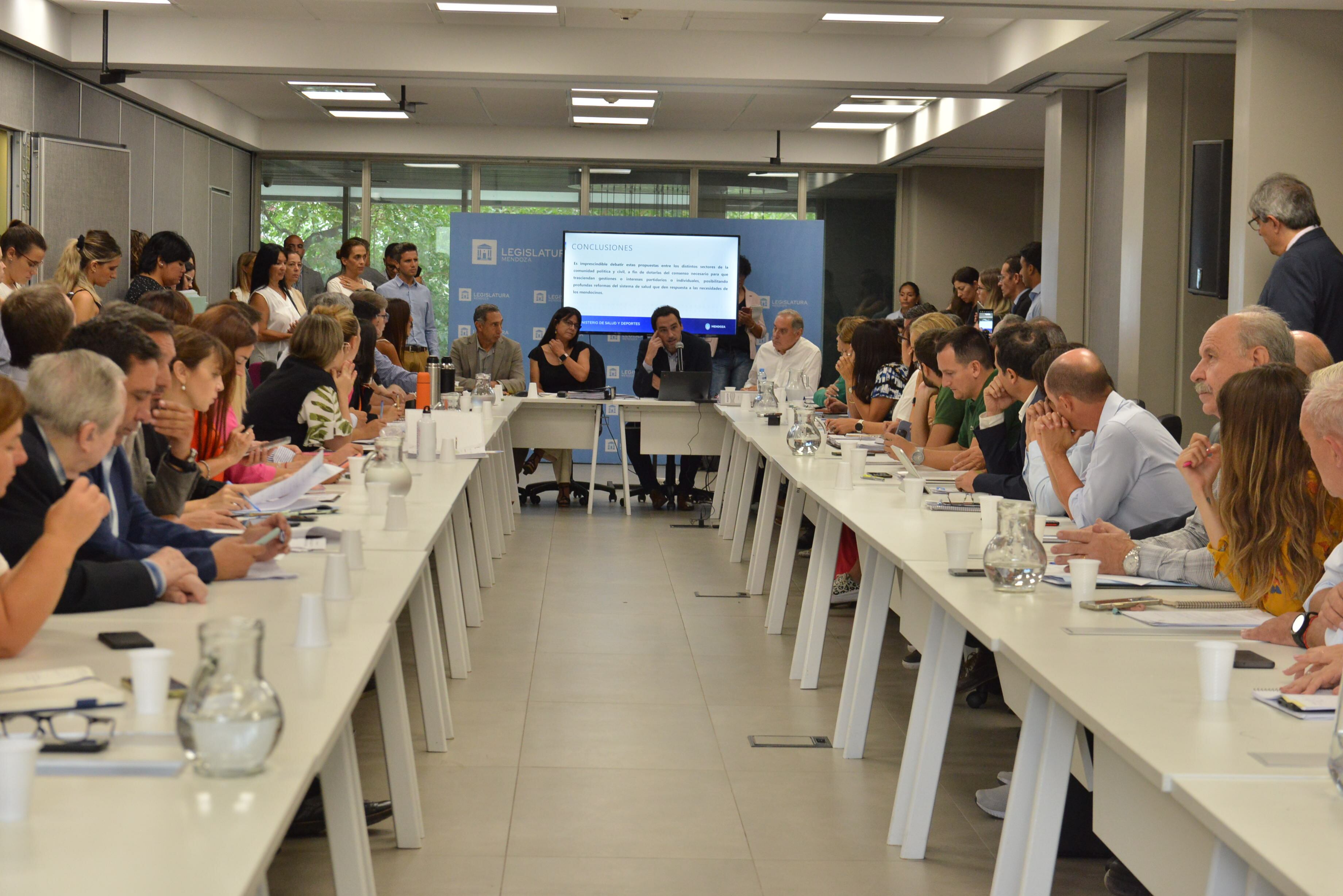 La exposición tuvo lugar en el primer piso de la Legislatura.