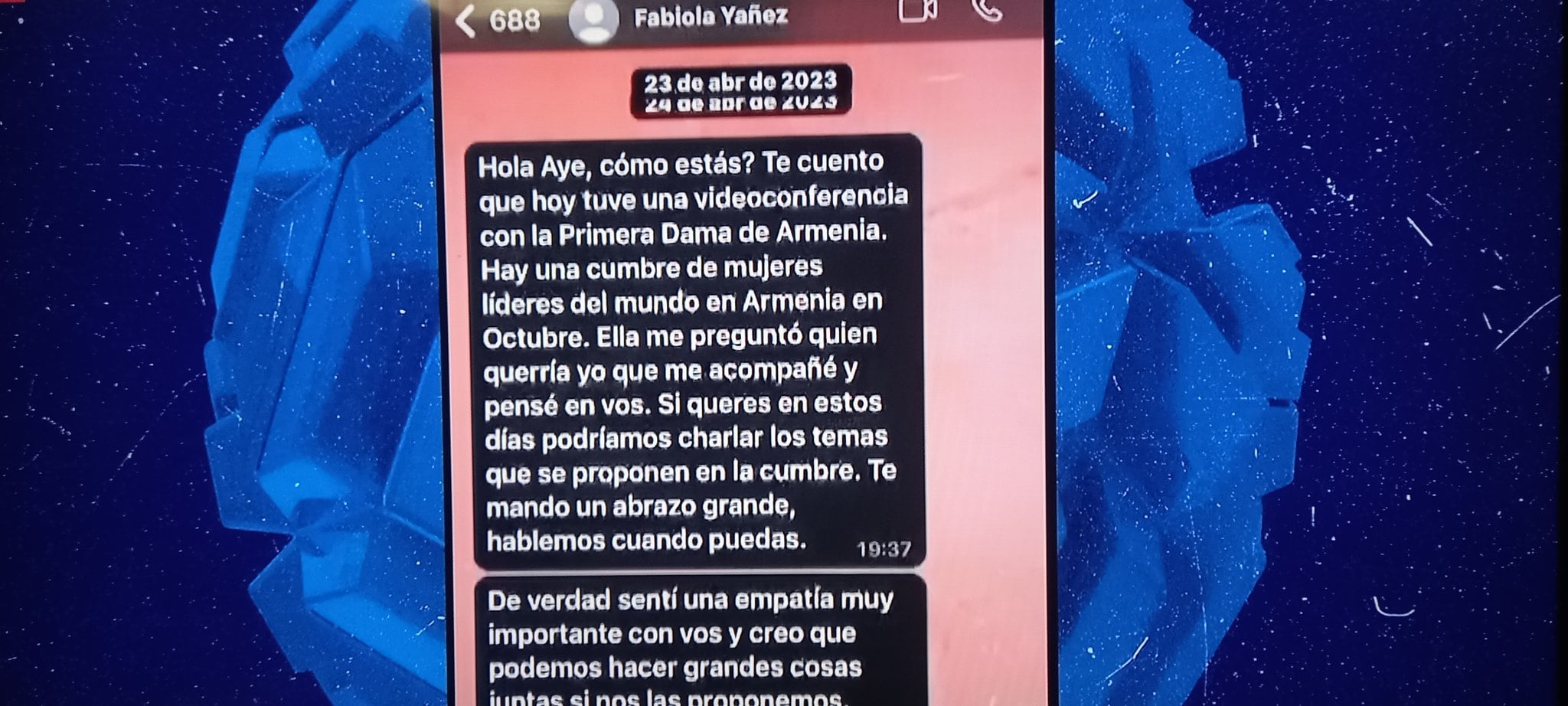 Mazzina sumó a su declaración chats con Fabiola Yañez que desmienten el pedido de ayuda. Captura: NA