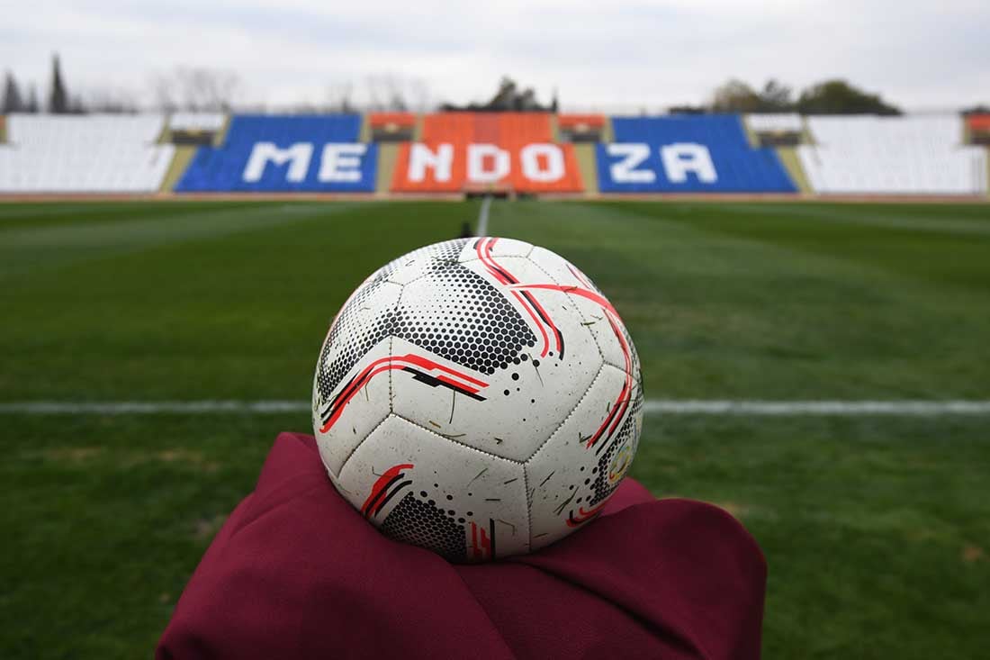 La pelota espera por la final.