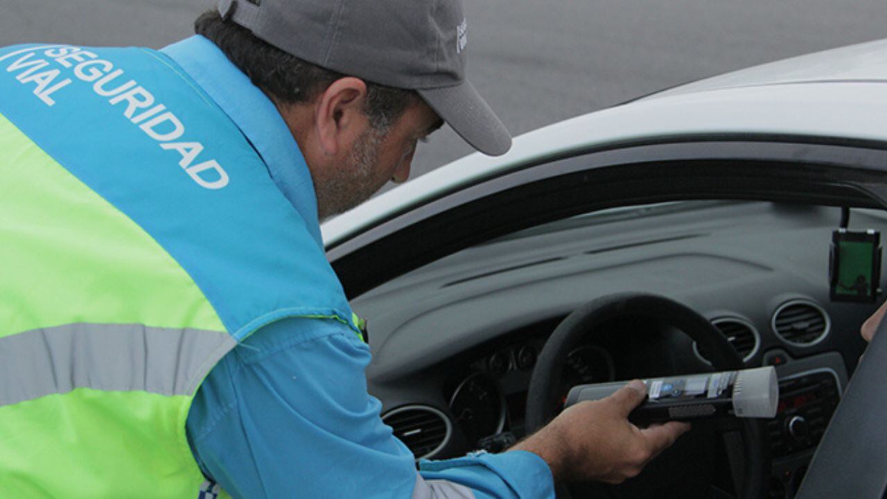 Seguridad Vial había aclarado que seguirían pidiendo la cédula azul hasta que “dicten las normas”.