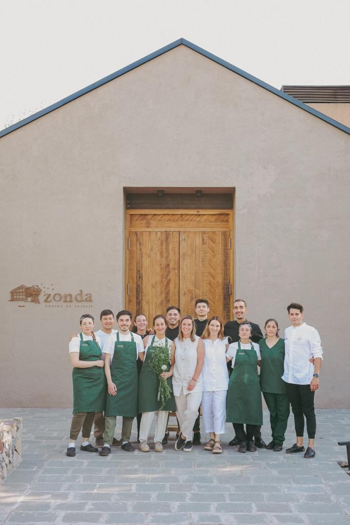 Junto al equipo de Zonda, el restaurnte galardonado con una Estrella Michelin y una Estrella Verde. - Gentileza