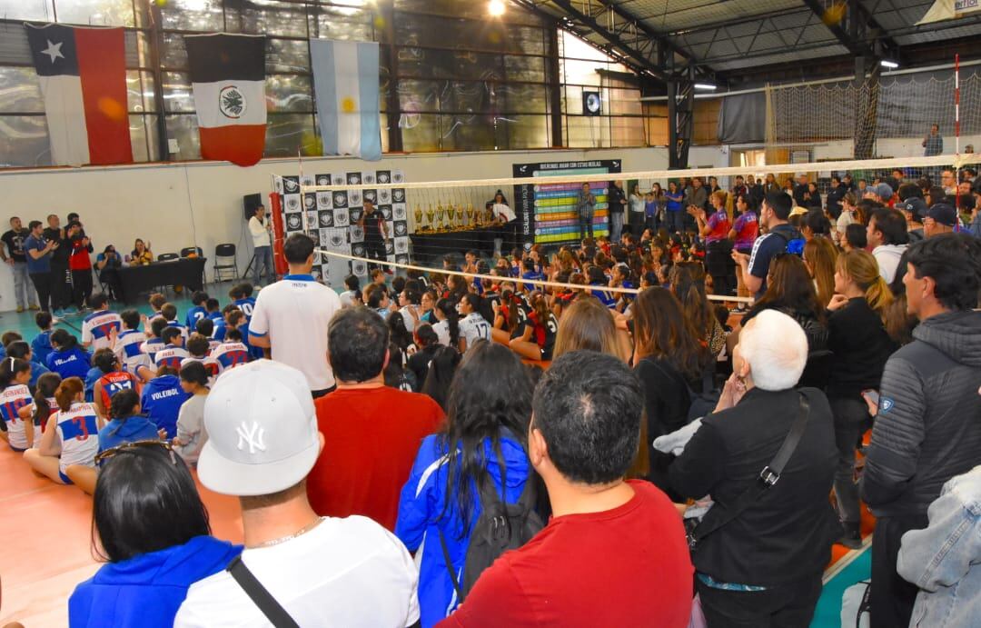 Más de 250 jugadoras participaron de la Copa Penecas, que organizó el club Manquehue de Chile.