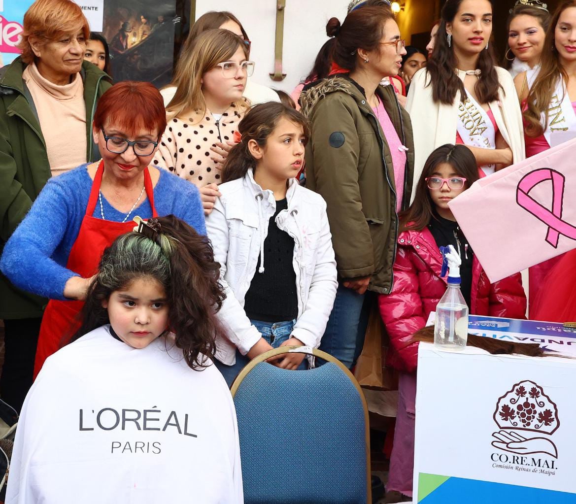 Una ola rosa solidaria se unió al estreno de Barbie en Maipú. Foto: Prensa Maipú