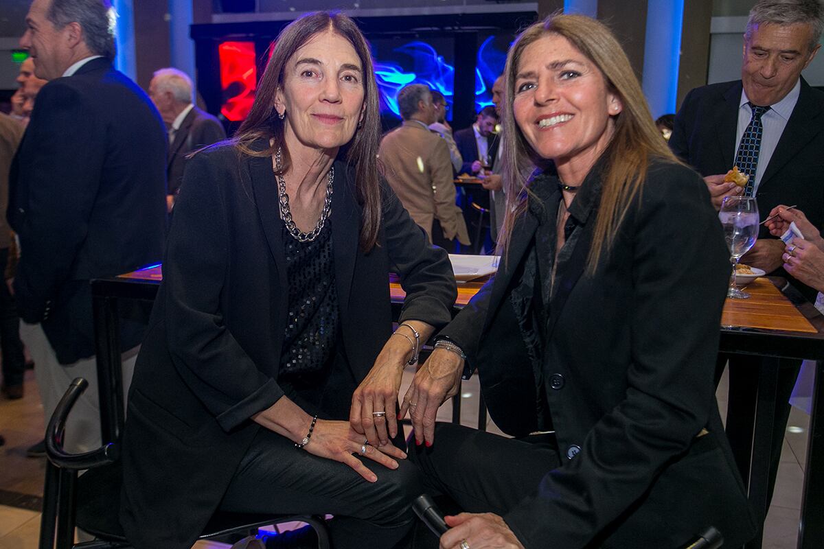 Silvina y Stella Ianardi, muy elegantes para la fiesta de Cecim.