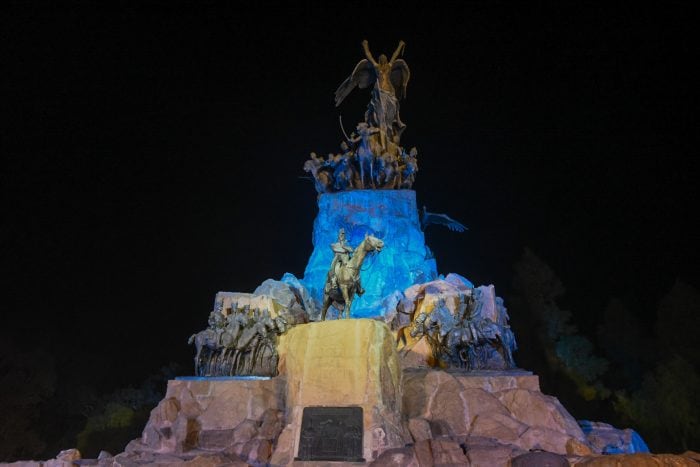 Espectáculo patrio “Seamos libres” en el Cerro de la Gloria en vísperas del 9 de julio.