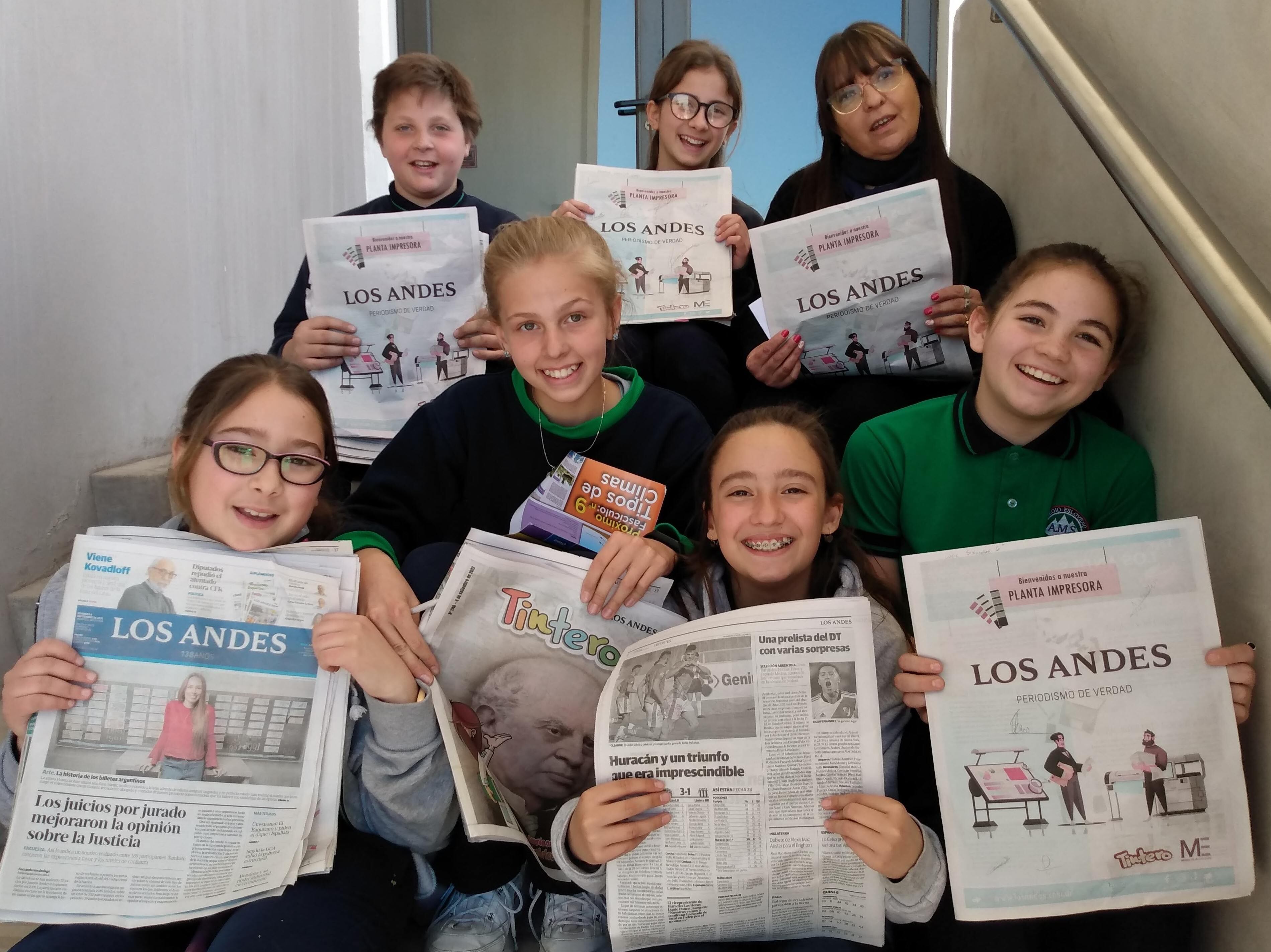 Lucía, Vinko, Juliana, Faustina, Constanza y Candela, acompañados por Silvia Sánchez.

