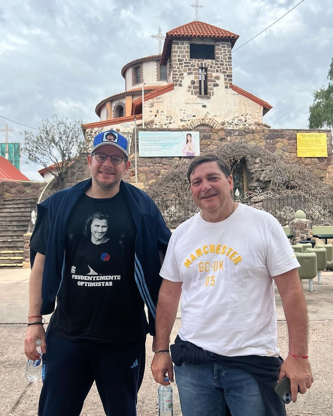 Lucas Ilardo y Omar Parisi, la fórmula del Frente Elegí, cumpliendo una promesa en El Challao.