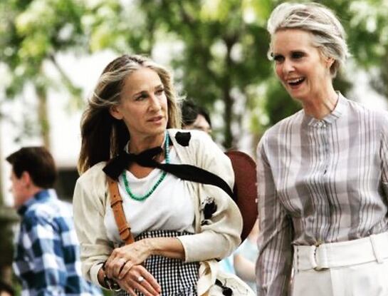 Carrie, (Sarah Jessica Parker), Miranda (Cynthia Nixon), en una escena de la serie.