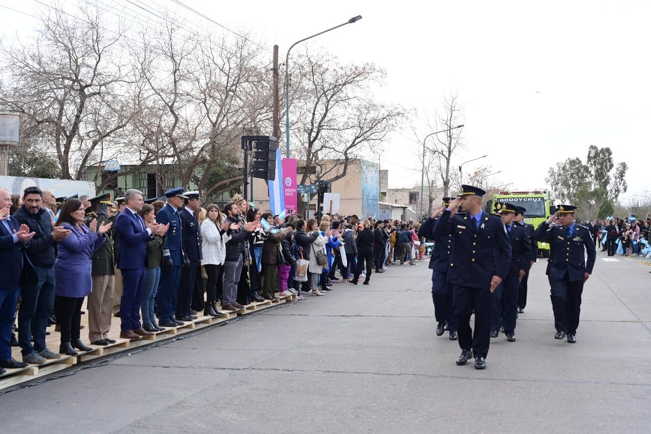 Más de 1000 personas participaron del desfile en homenaje al Gral. San Martín en Godoy Cruz.