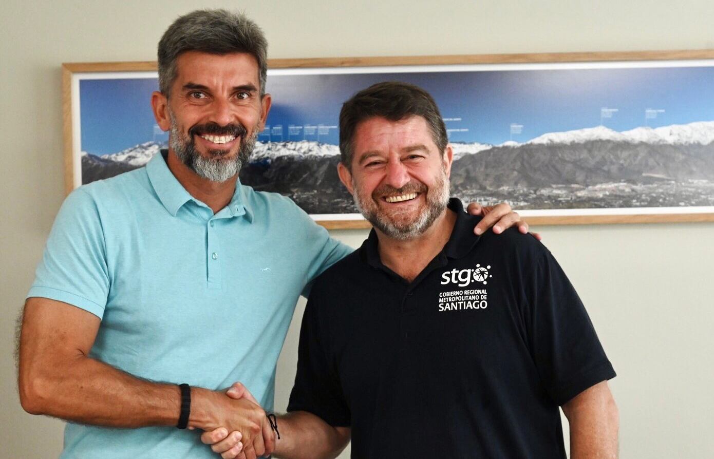 El gobernador Claudio Orrego recibió en la sede del Gobierno Regional Metropolitano de Santiago al intendente de la Capital, Ulpiano Suárez