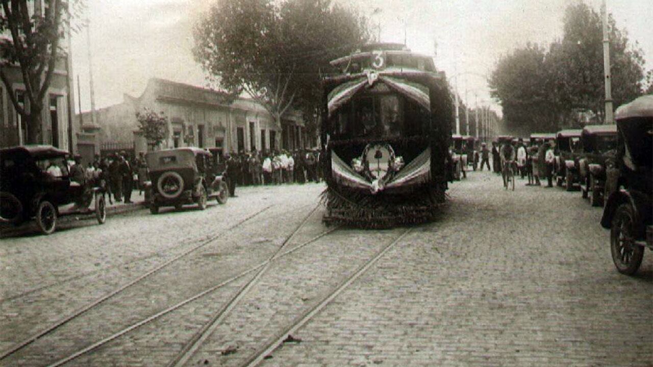 Tranvia circula por Av. San Martín