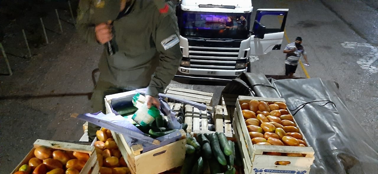 Los paquetes de coca estaban ocultos en los cajones de verduras.