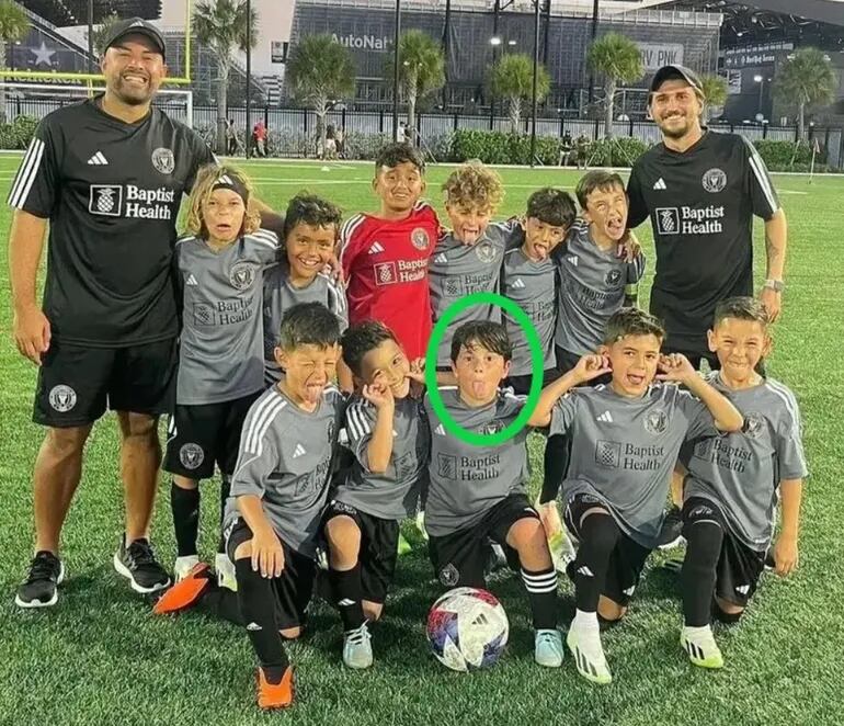 El hijo de Lionel Messi se mostró feliz en su primer entrenamiento en Inter Miami.