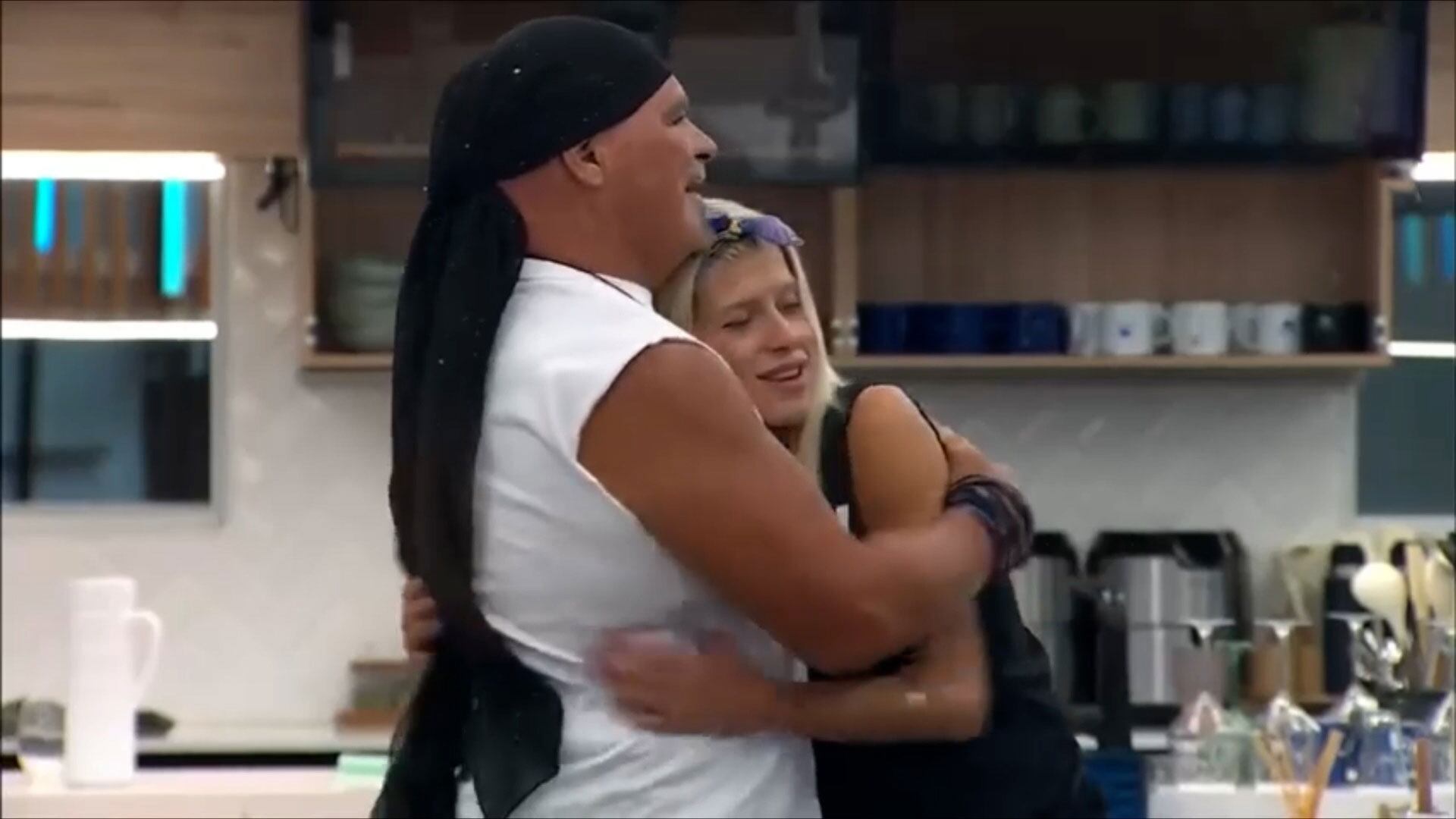 Camila y Alfa, muy juntos dentro de la casa de "Gran Hermano".