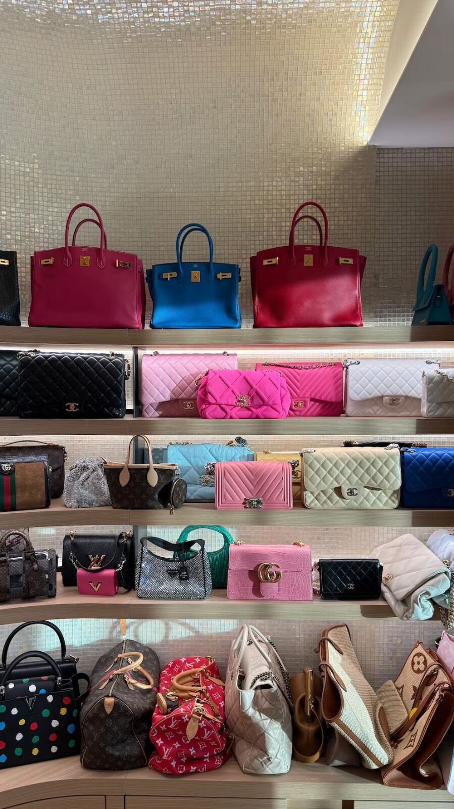 La millonaria colección de zapatos y bolsos de Wanda Nara.