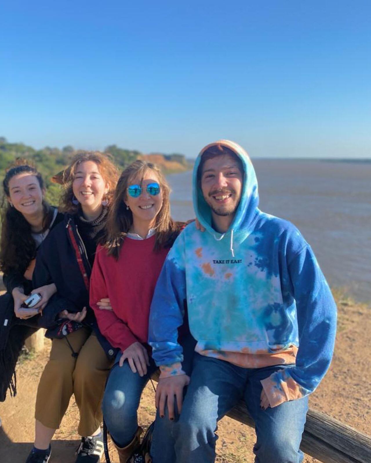 Laura Yofe, disfrutando junto a sus tres hijos: Martina, Rosario y Tomás. / Instagram