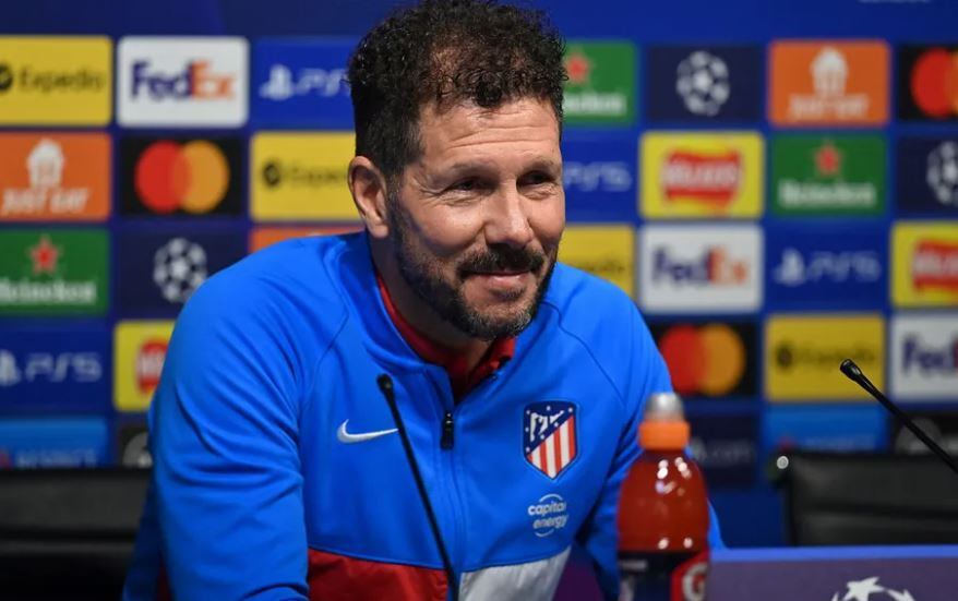 El técnico del Atlético de Madrid no quiso entrar en la polémica del pasillo al campeón y expresó que no comparte el tradicional gesto.