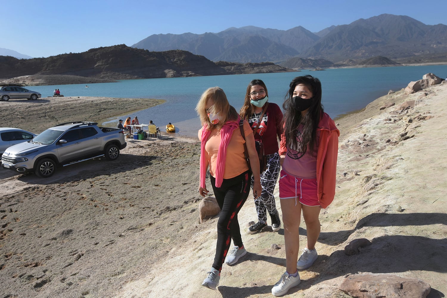 El lago del dique Potrerillos fue uno de los atractivos del fin de semana.