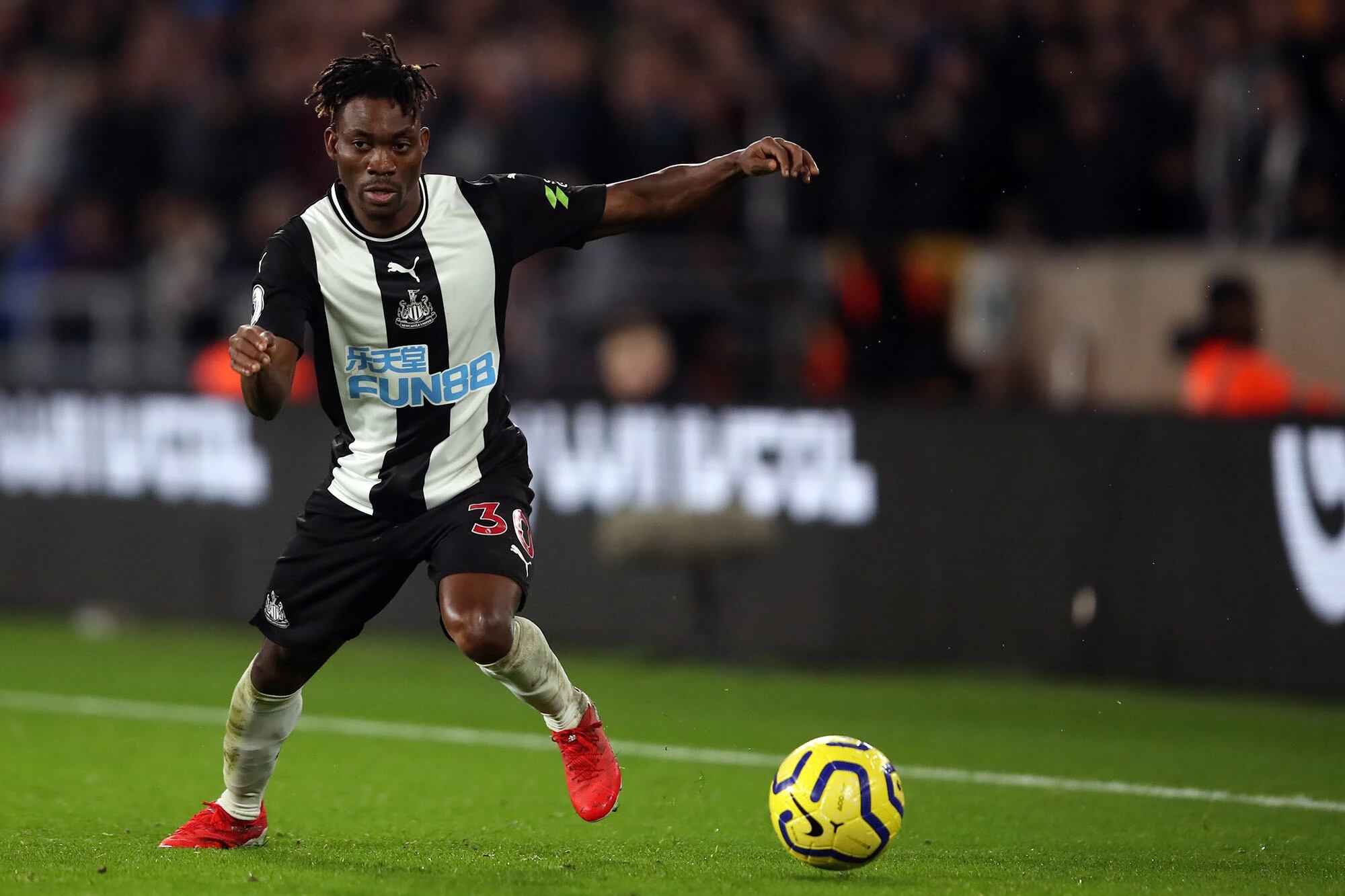 Christian Atsu con la camiseta del Newcastle. (AP)