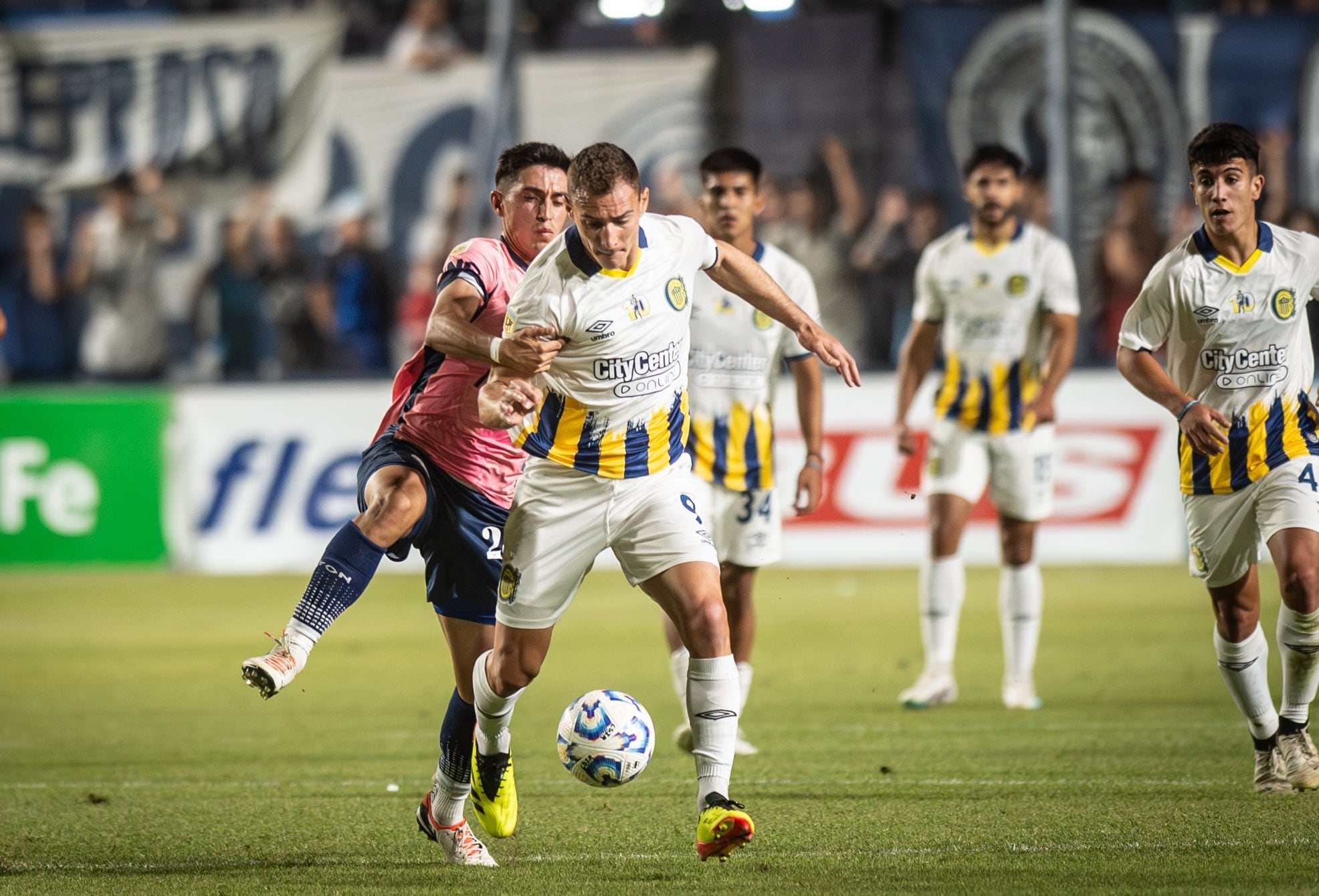 El complemento arrancó con los dos equipos sin ideas y el duelo casi no tuvo emociones.