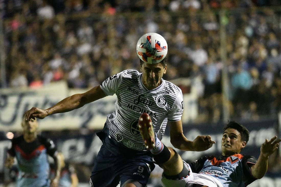 La Lepra se mete en la lucha por el ascenso a Primera Nacional.