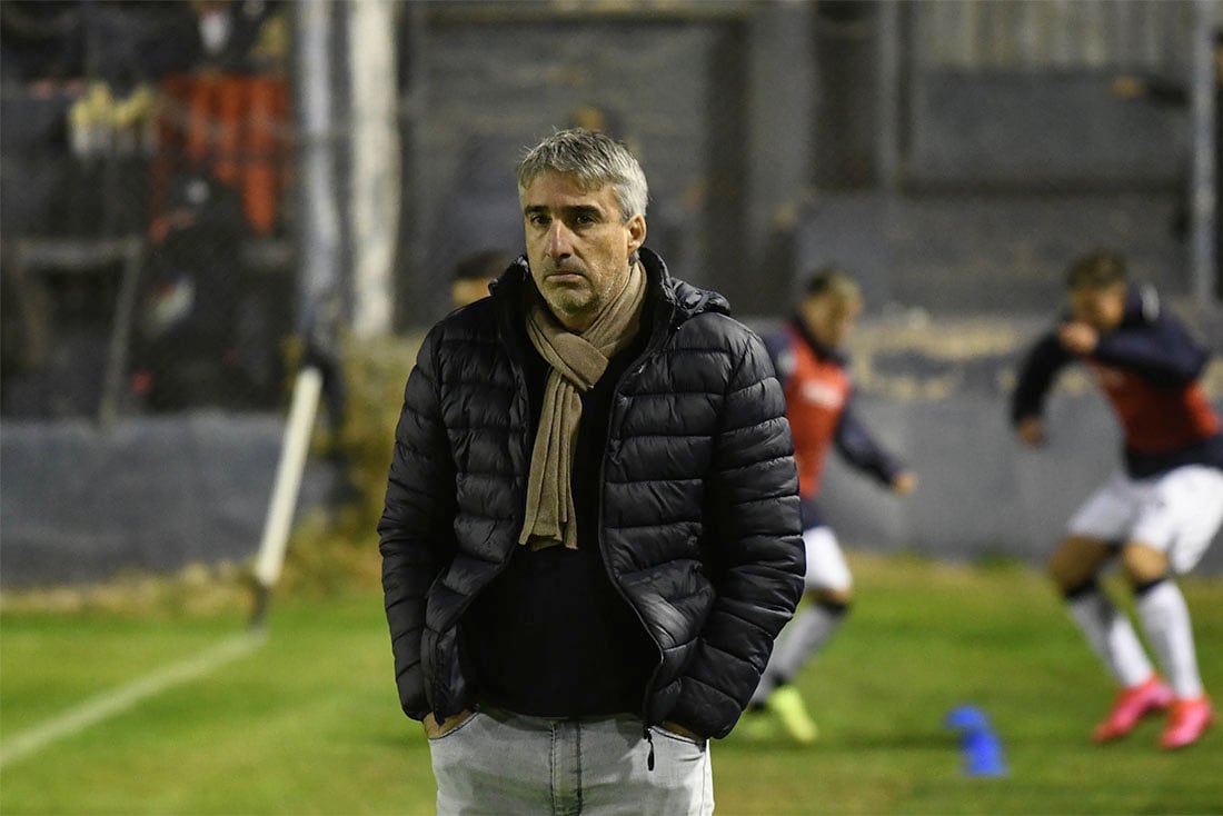 Futbol Primera Nacional
Independiente Rivadavia vs. San Martín de San Juan en el estadio Bautista Gargantini. 
Gabriel Gomez D.T. de Independiente Rivadavia
Foto: José Gutierrez/ Los Andes