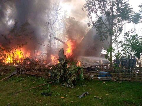 El avión transportaba agentes militares filipinos. Hay 29 fallecidos, 50 heridos y 17 desaparecidos.