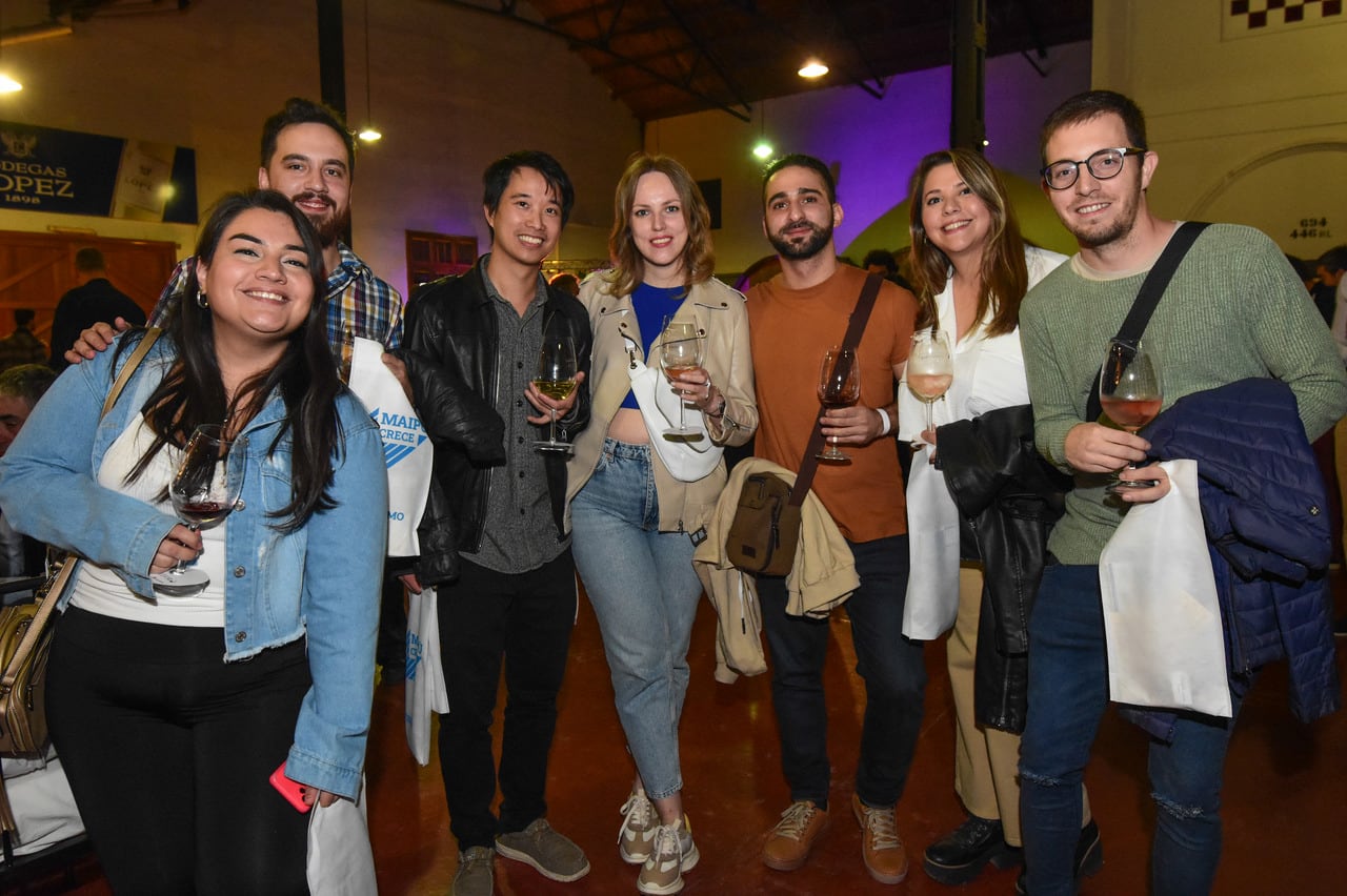 Rocío, Juan, Vu, Katya, Marcos, Sofía y Marcelo.

foto: Mariana Villa / Los Andes