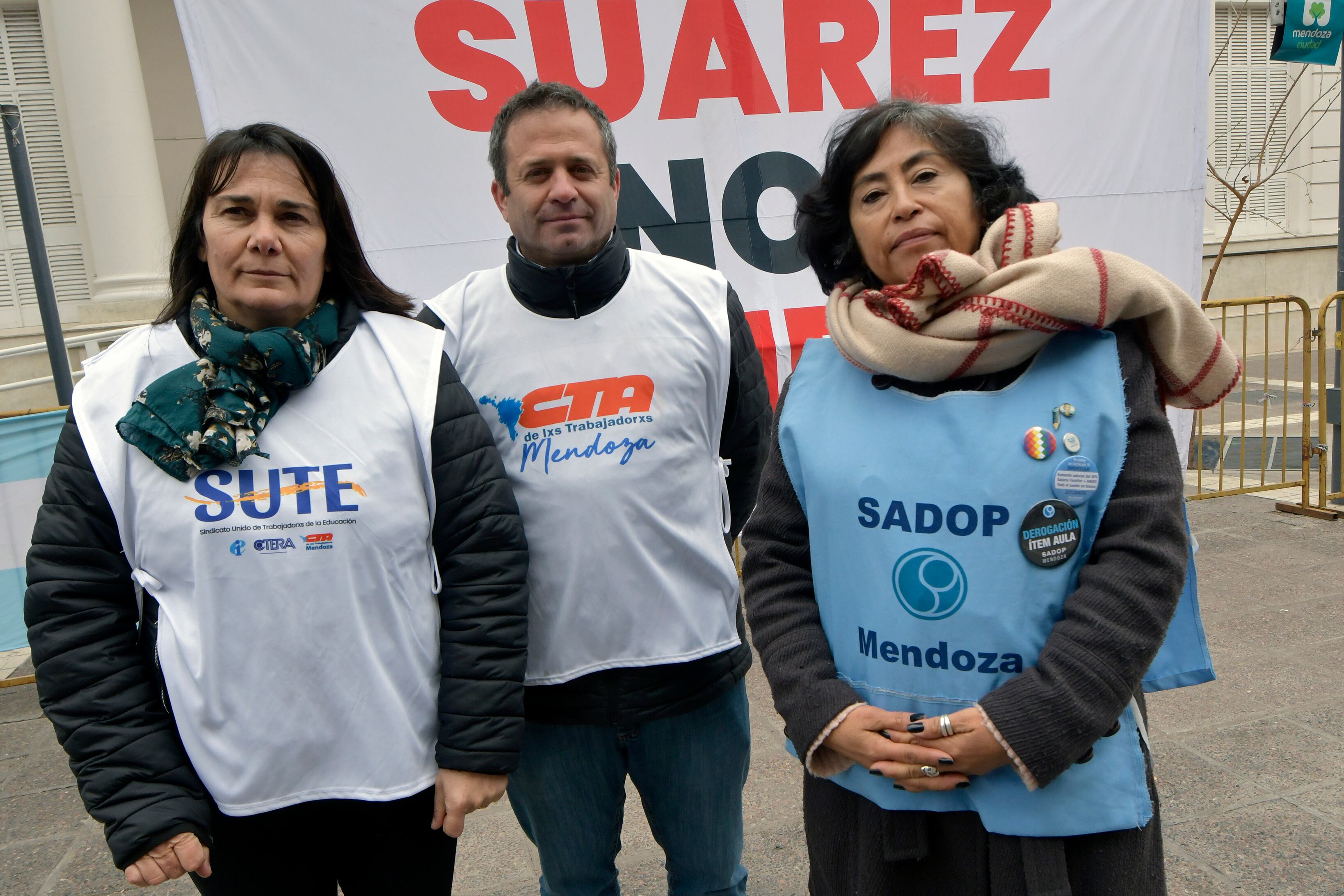 ¿Para amedrantar o control de rutina? Explican por qué la Policía va a algunas escuelas los días de paro. Foto: Orlando Pelichotti / Los Andes.