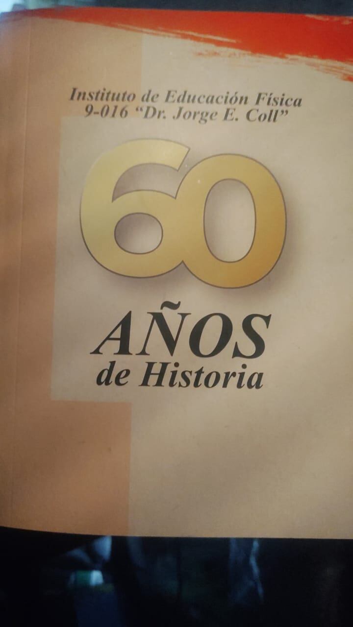 La portada del libro de los 60 años del IEF.