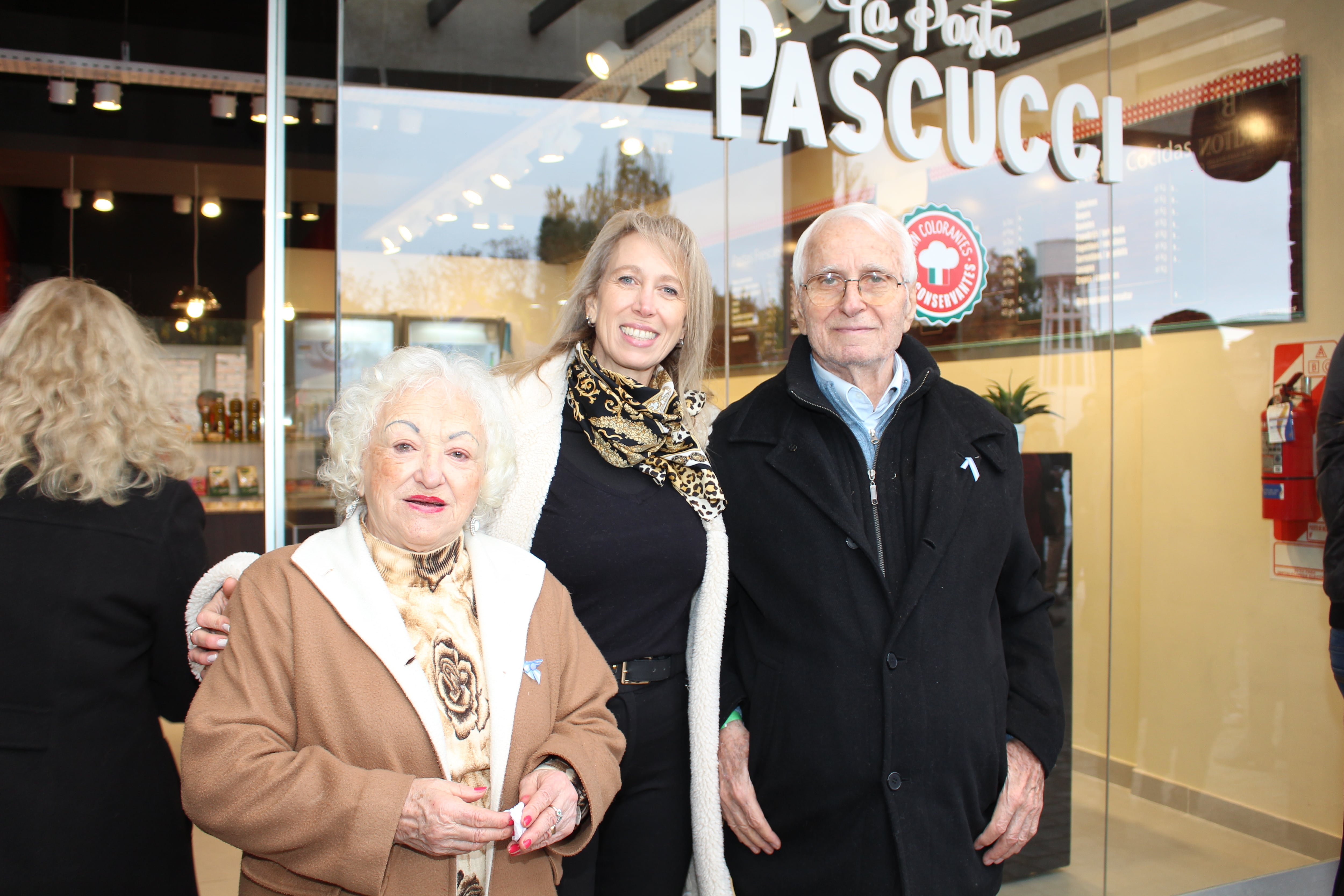 Giuliana Valli, Graciela y Mario Pascucci.